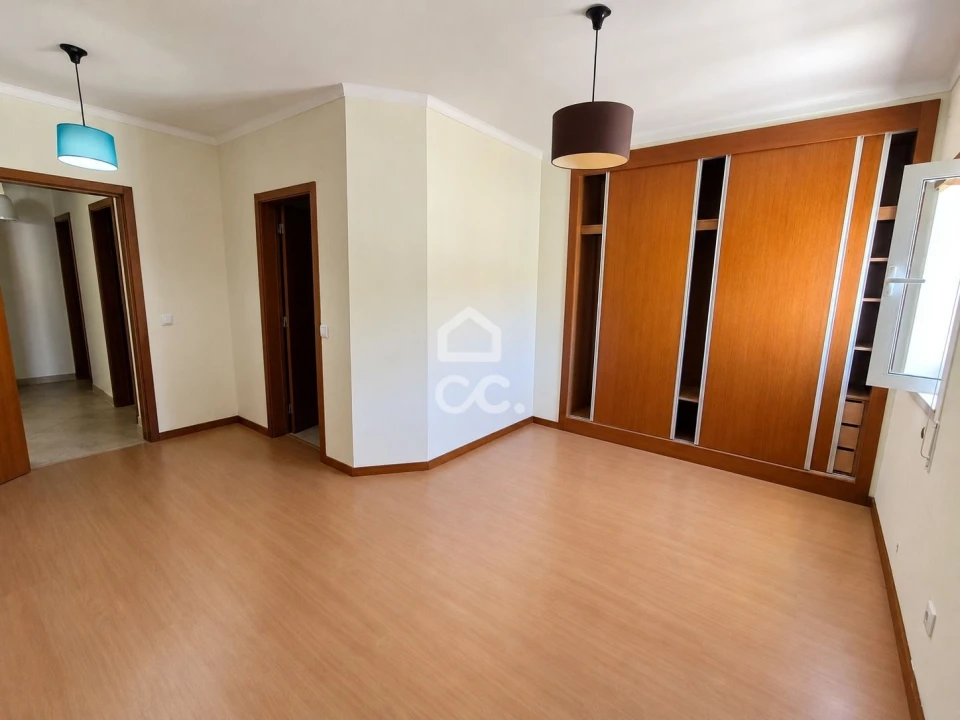 Apartamento T4 para Venda em Bombarral e Vale Covo Foto 28