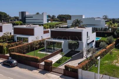 Moradia T5 para Venda em Quarteira