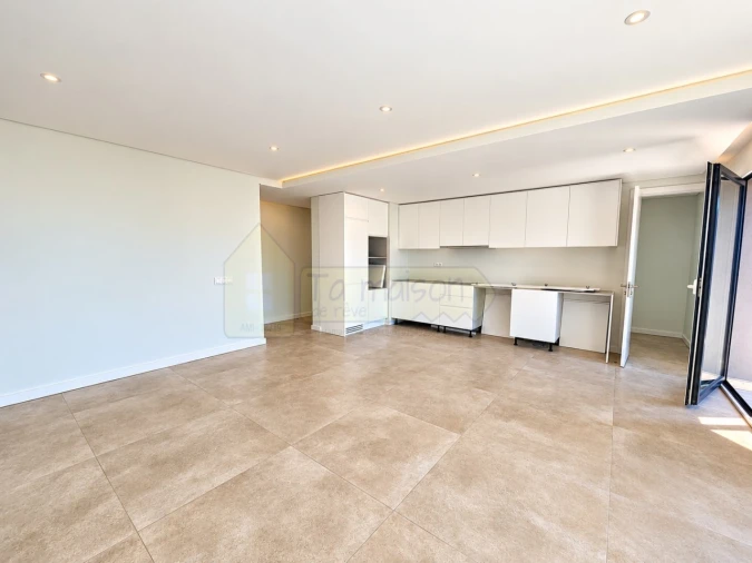 Apartamento T2 para Venda em Olhão Foto 3