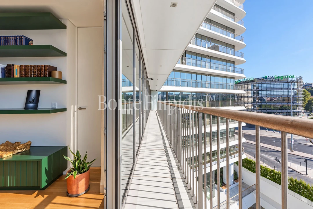 Apartamento T3 para Arrendamento em Campolide Foto 13