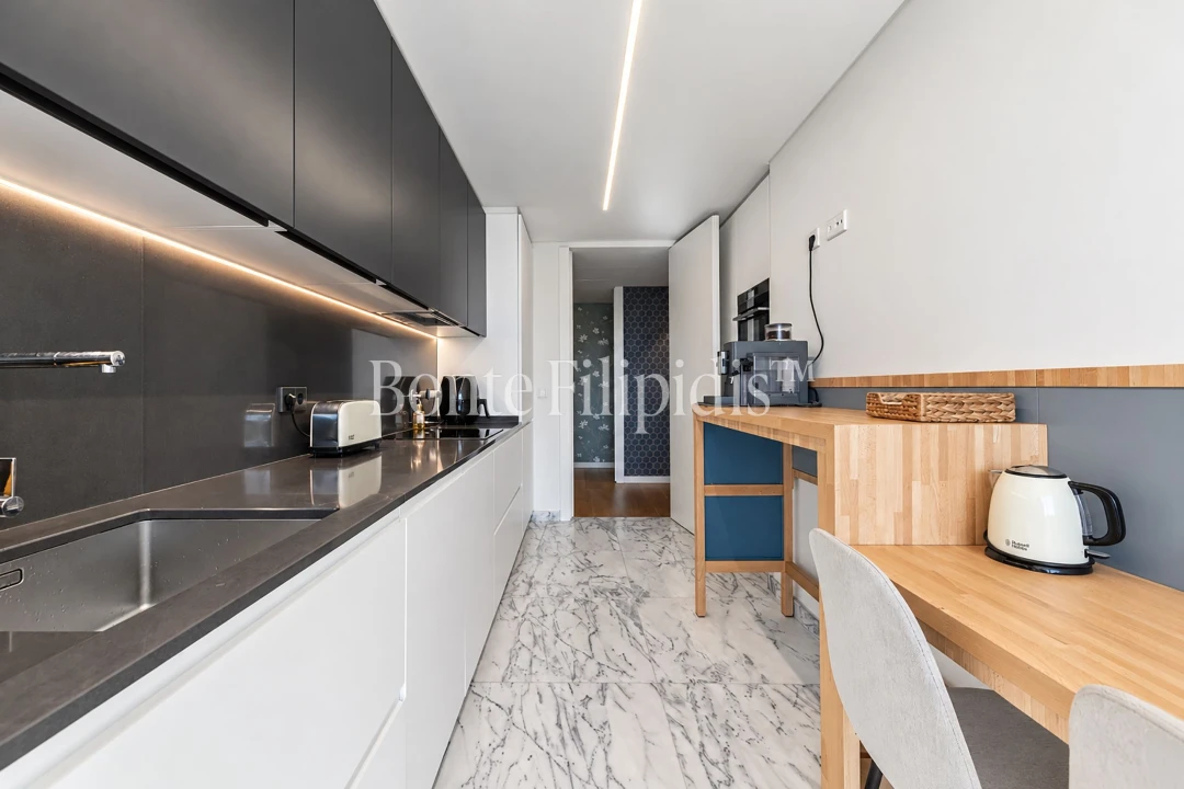 Apartamento T3 para Arrendamento em Campolide Foto 21