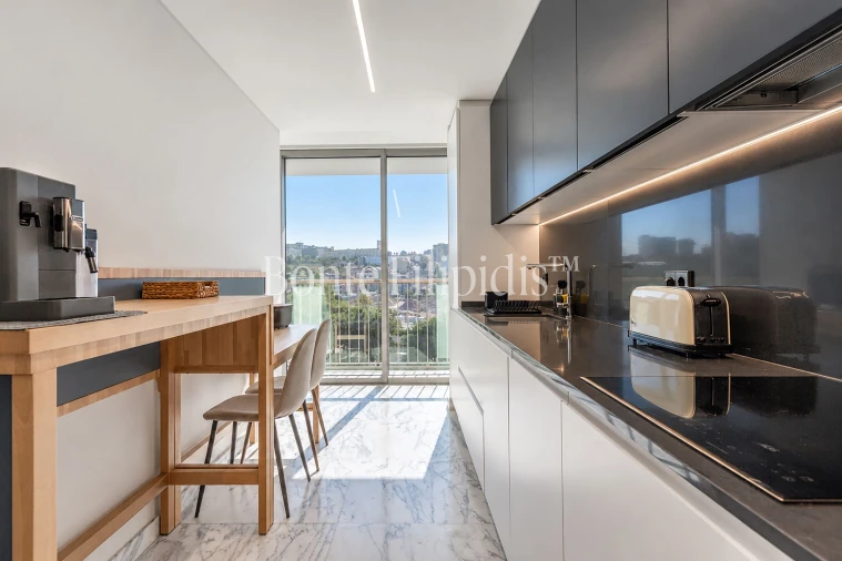 Apartamento T3 para Arrendamento em Campolide Foto 20
