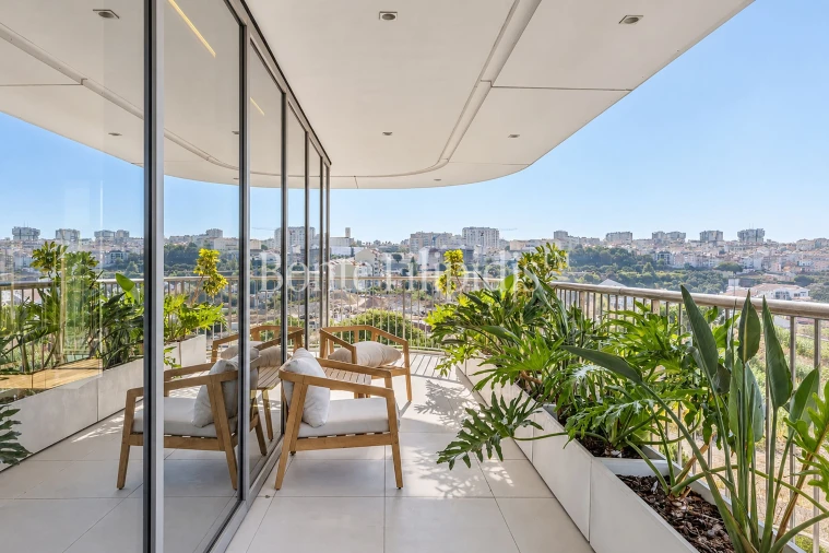 Apartamento T3 para Arrendamento em Campolide Foto 16
