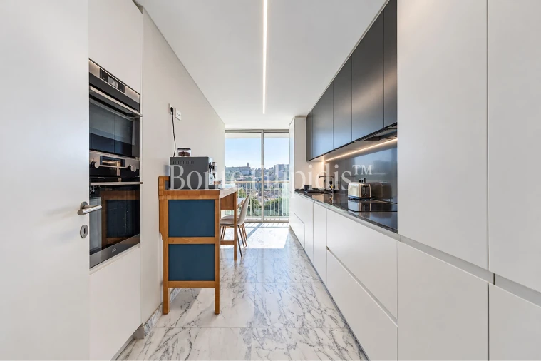 Apartamento T3 para Arrendamento em Campolide Foto 19