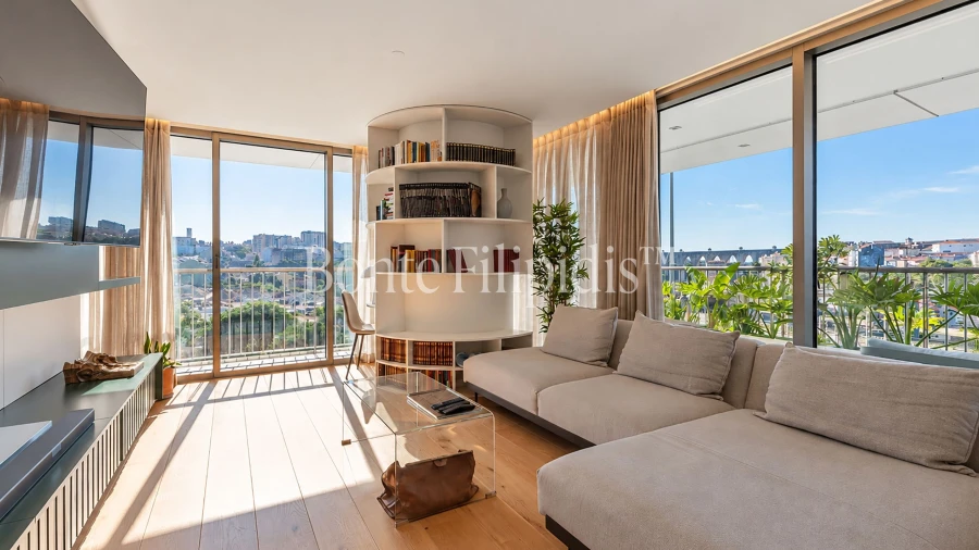 Apartamento T3 para Arrendamento em Campolide