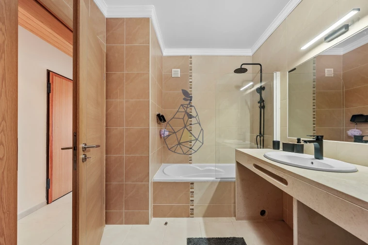 Apartamento T2 para Venda em Portimão Foto 18