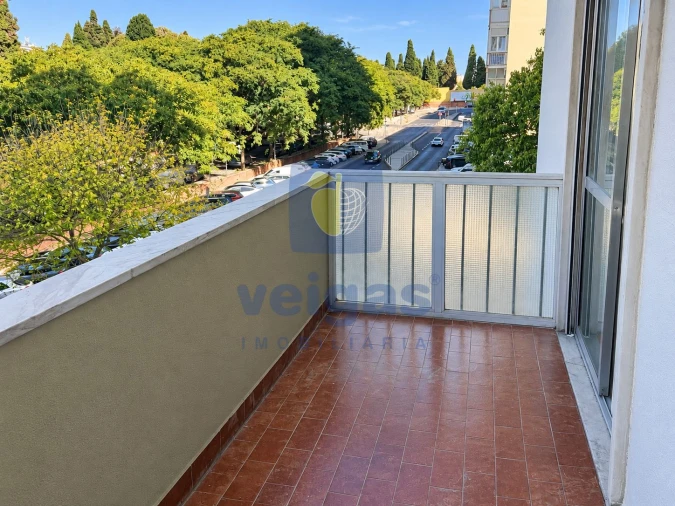 Apartamento T3 para Venda em Benfica Foto 2