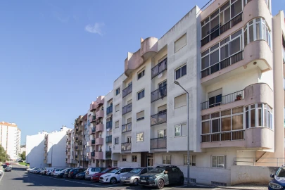 Apartamento T3 para Venda em Massamá e Monte Abraão