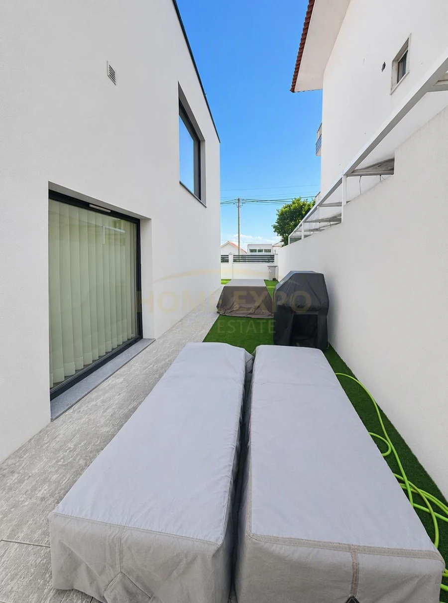 Moradia T4 para Venda em Santa Iria de Azoia, São João da Talha e Bobadela Foto 18