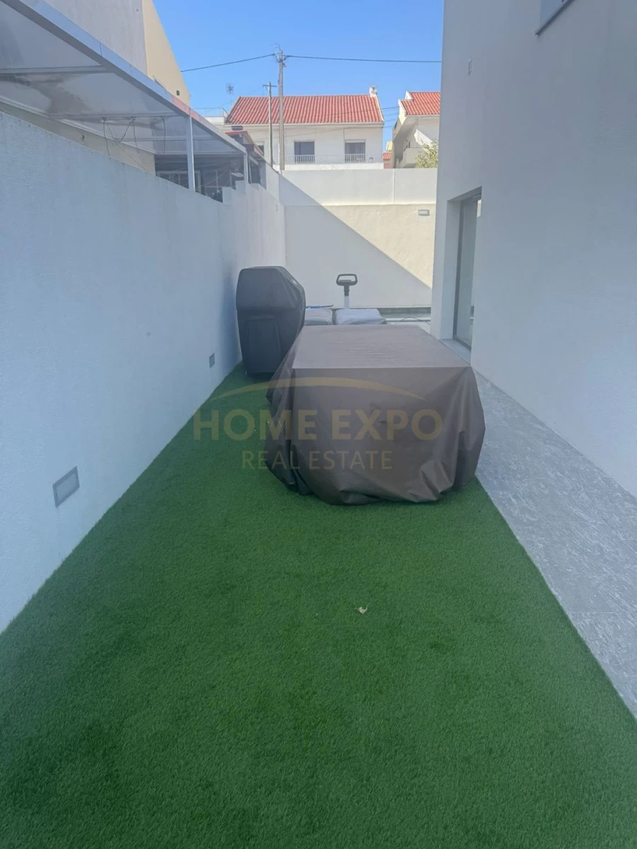 Moradia T4 para Venda em Santa Iria de Azoia, São João da Talha e Bobadela Foto 21