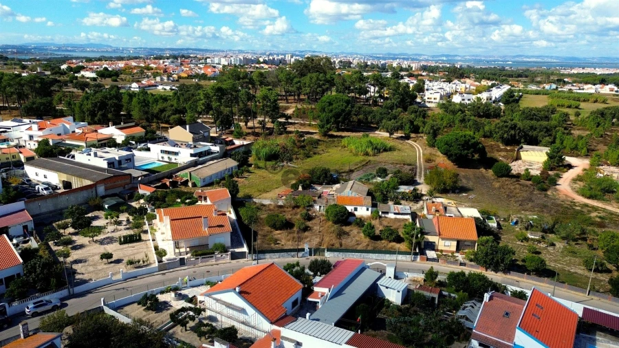 Terreno para Venda em Santo Antonio da Charneca Foto 2