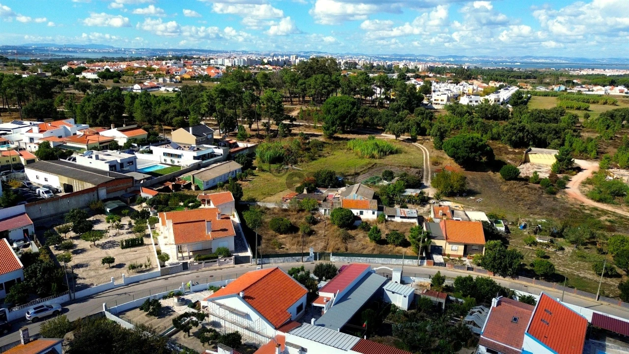 Terreno para Venda em Santo Antonio da Charneca Foto 2