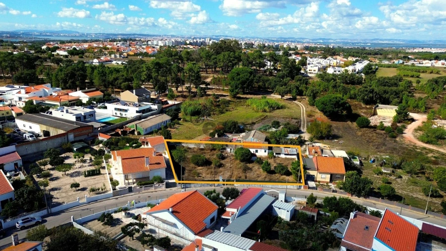 Terreno para Venda em Santo Antonio da Charneca