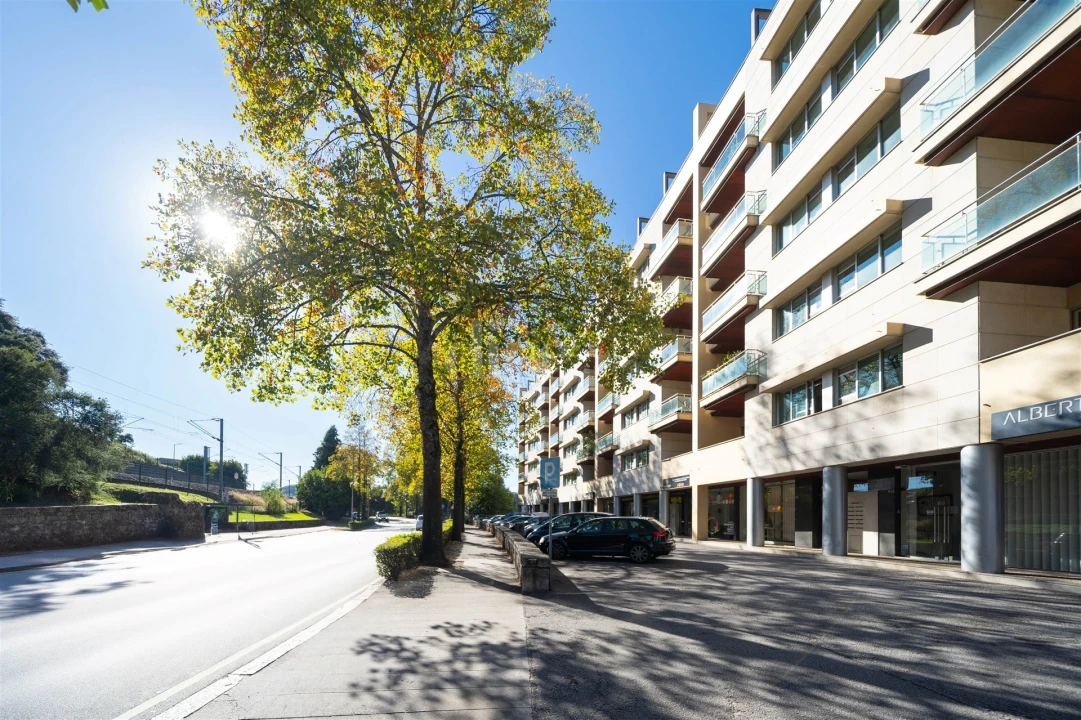Apartamento T2 para Arrendamento em Creixomil Foto 1