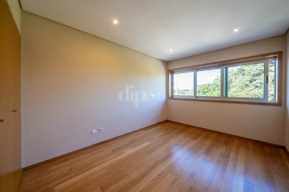 Apartamento T2 para Arrendamento em Creixomil