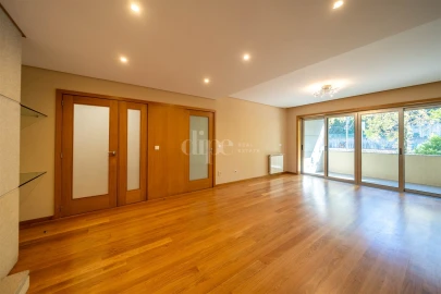 Apartamento T2 para Arrendamento em Creixomil