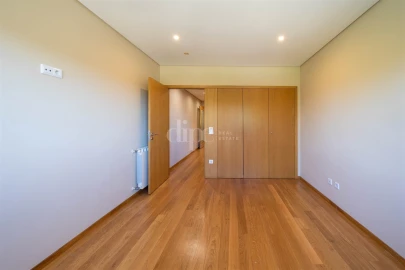 Apartamento T2 para Arrendamento em Creixomil