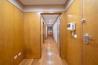 Apartamento T2 para Arrendamento em Creixomil