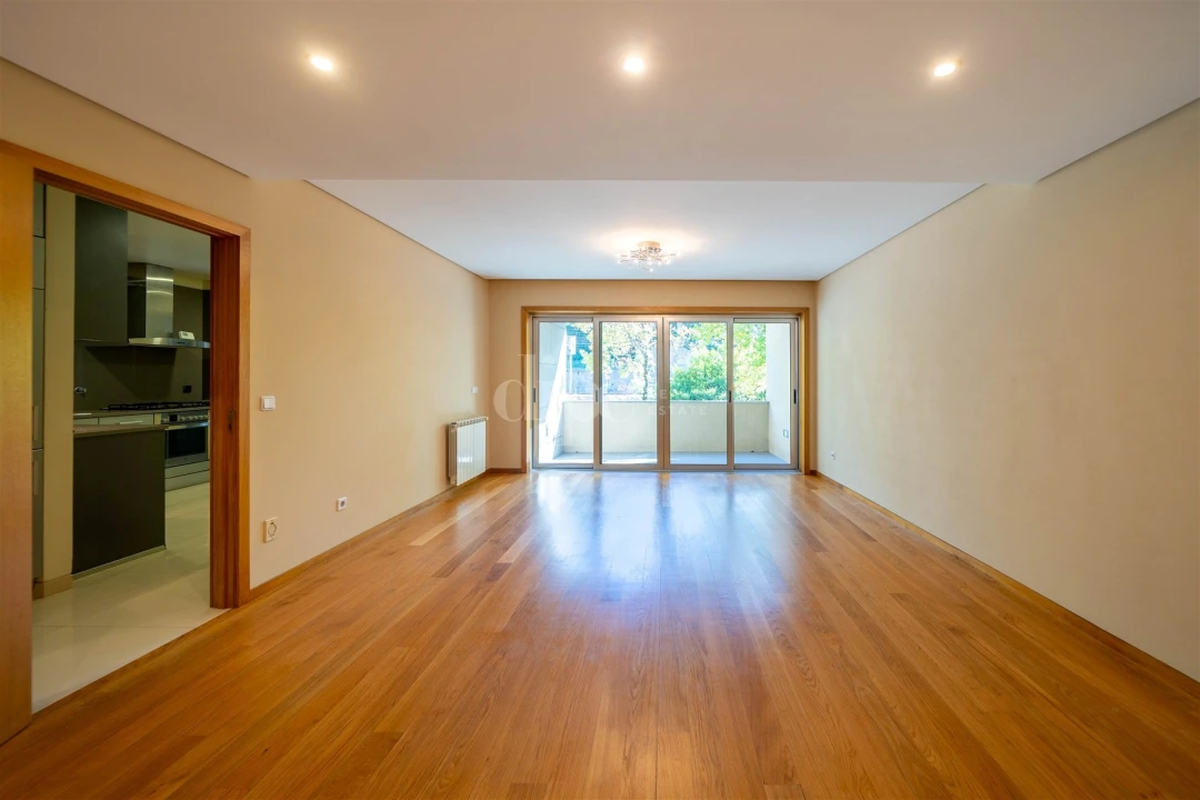Apartamento T2 para Arrendamento em Creixomil Foto 4