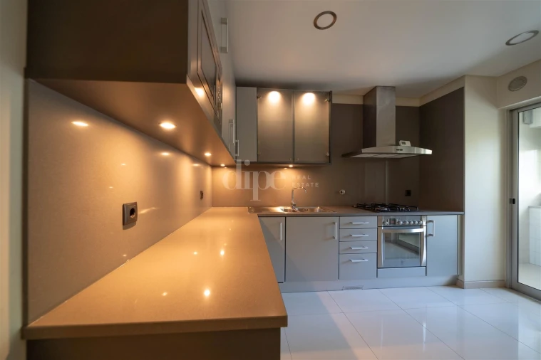 Apartamento T2 para Arrendamento em Creixomil Foto 13