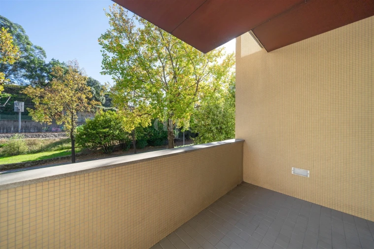 Apartamento T2 para Arrendamento em Creixomil Foto 9