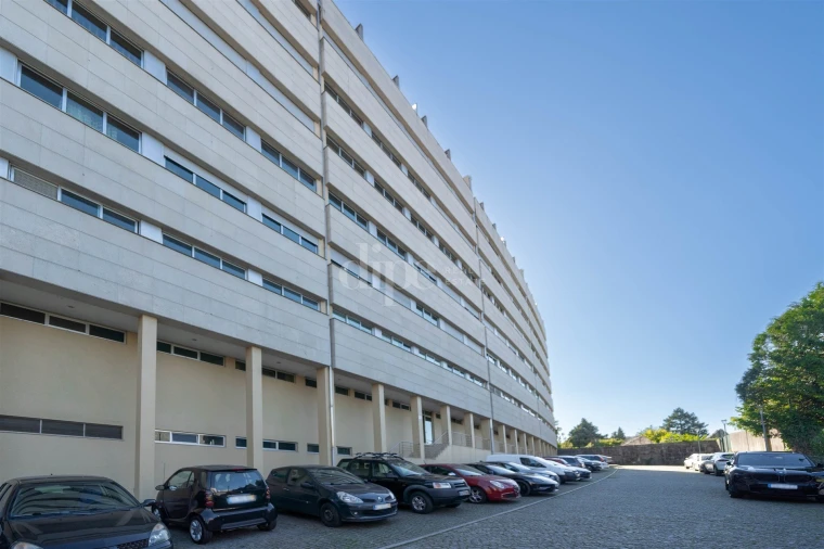 Apartamento T2 para Arrendamento em Creixomil Foto 24