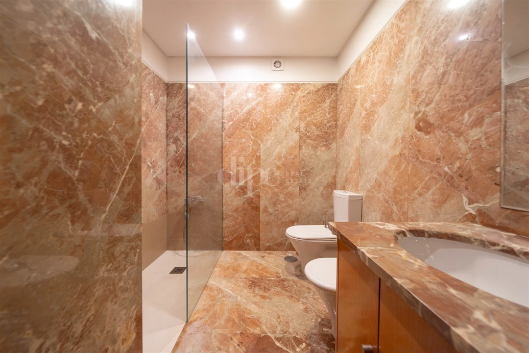 Apartamento T2 para Arrendamento em Creixomil Foto 18