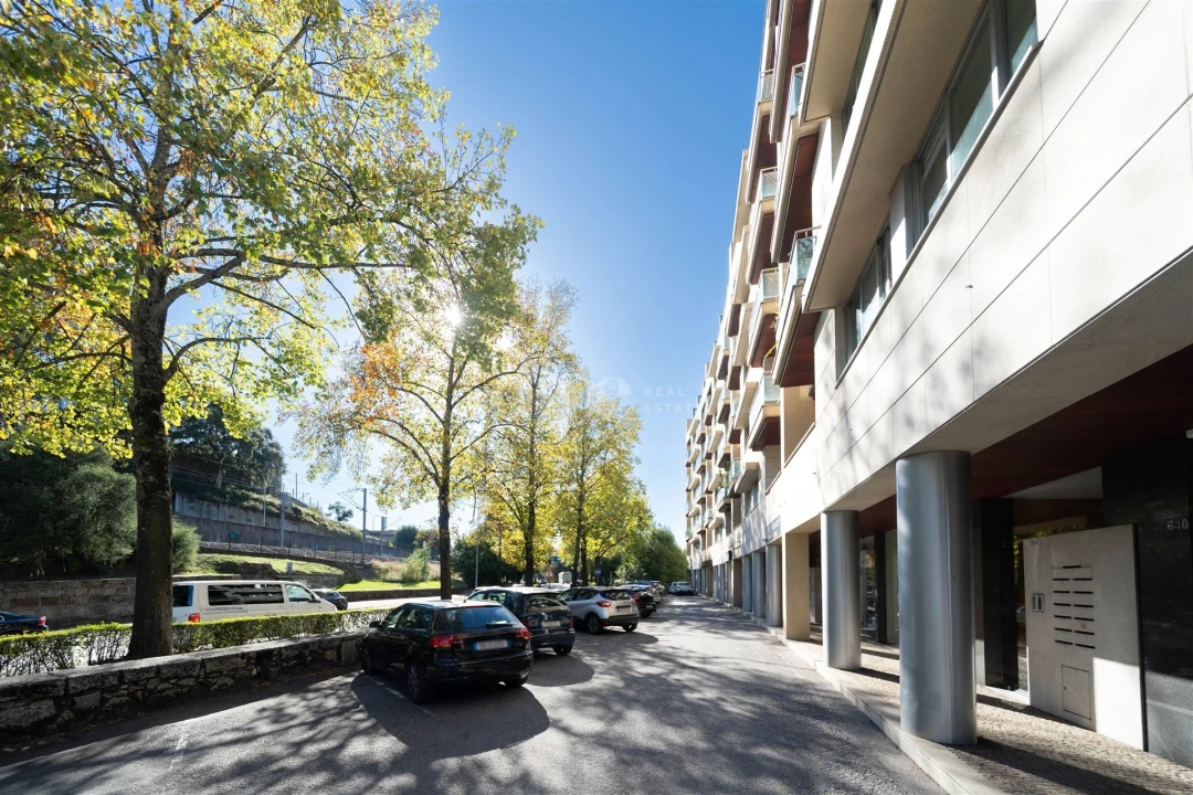 Apartamento T2 para Arrendamento em Creixomil Foto 23