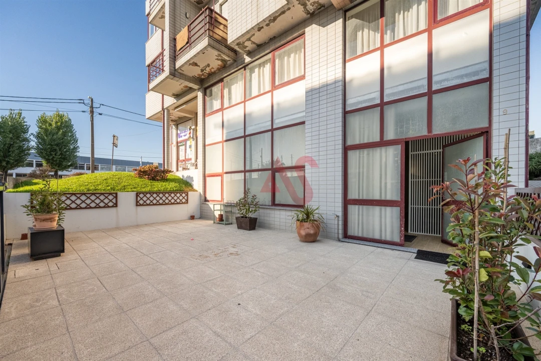 Apartamento T4 para Venda em Vilarinho das Cambas Foto 2