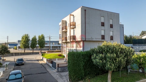 Apartamento T4 para Venda em Vilarinho das Cambas