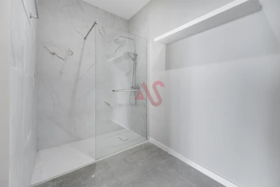 Apartamento T4 para Venda em Vilarinho das Cambas