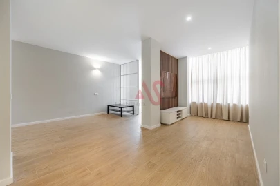 Apartamento T4 para Venda em Vilarinho das Cambas