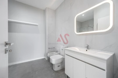 Apartamento T4 para Venda em Vilarinho das Cambas