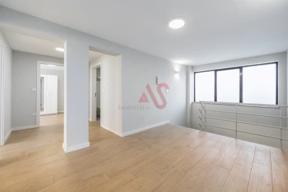 Apartamento T4 para Venda em Vilarinho das Cambas