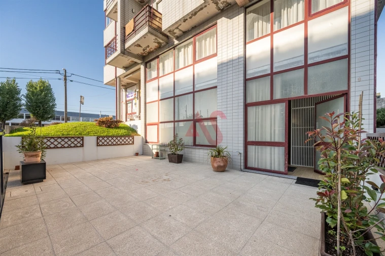 Apartamento T4 para Venda em Vilarinho das Cambas Foto 2