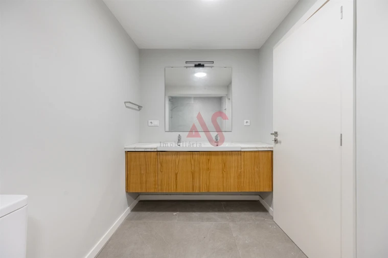 Apartamento T4 para Venda em Vilarinho das Cambas Foto 18
