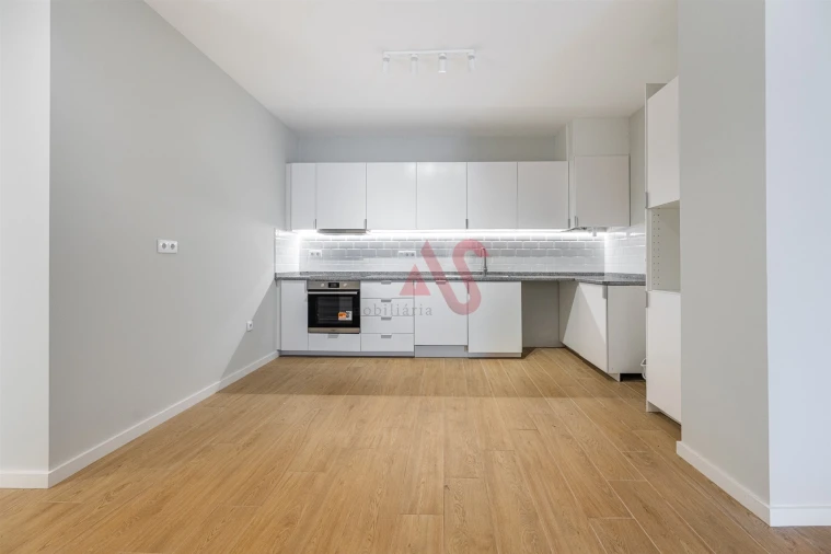 Apartamento T4 para Venda em Vilarinho das Cambas Foto 5