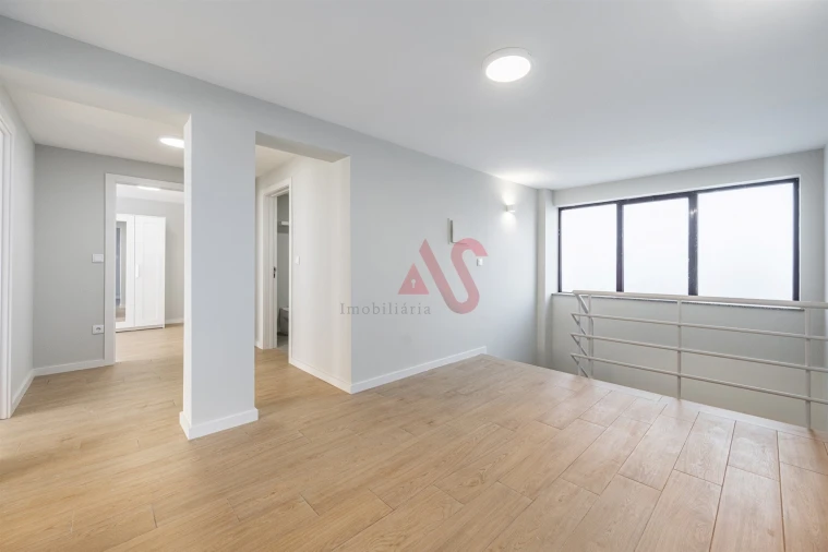 Apartamento T4 para Venda em Vilarinho das Cambas Foto 12