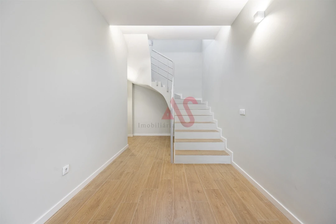 Apartamento T4 para Venda em Vilarinho das Cambas Foto 11