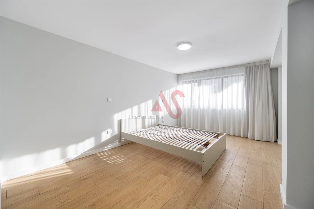 Apartamento T4 para Venda em Vilarinho das Cambas Foto 13