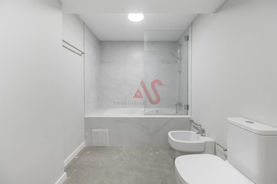 Apartamento T4 para Venda em Vilarinho das Cambas Foto 19