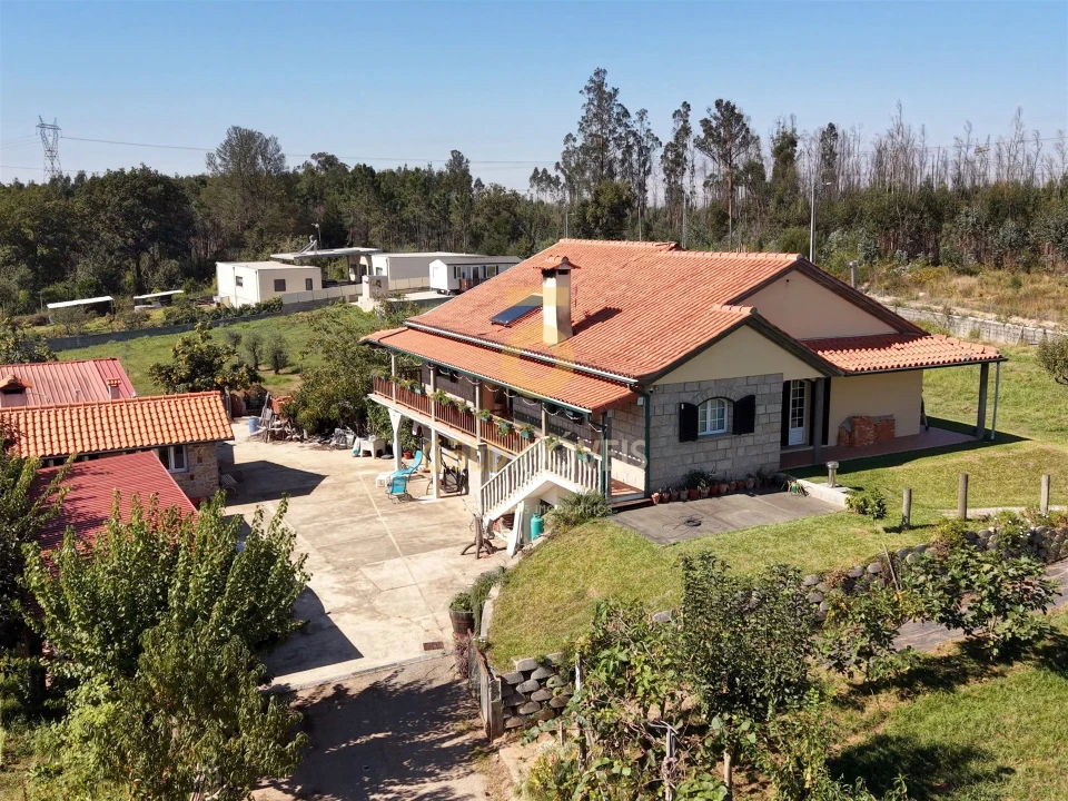 Moradia T4 para Venda em Albergaria-A-Velha e Valmaior Foto 1