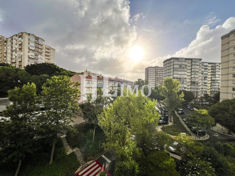 Apartamento T3 para Arrendamento em Carnaxide e Queijas Foto 11
