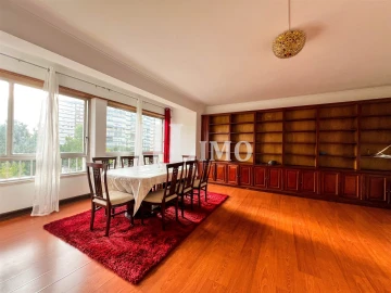 Apartamento T3 para Arrendamento em Carnaxide e Queijas