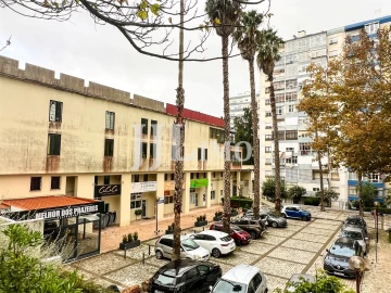Apartamento T3 para Arrendamento em Carnaxide e Queijas