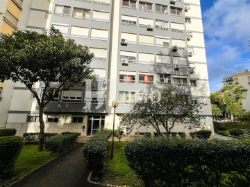 Apartamento T3 para Arrendamento em Carnaxide e Queijas