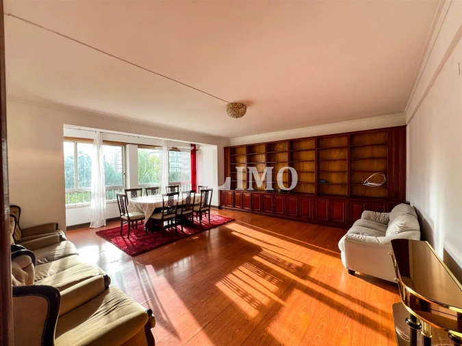 Apartamento T3 para Arrendamento em Carnaxide e Queijas Foto 4