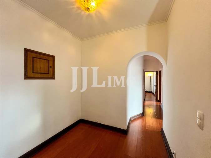 Apartamento T3 para Arrendamento em Carnaxide e Queijas Foto 3