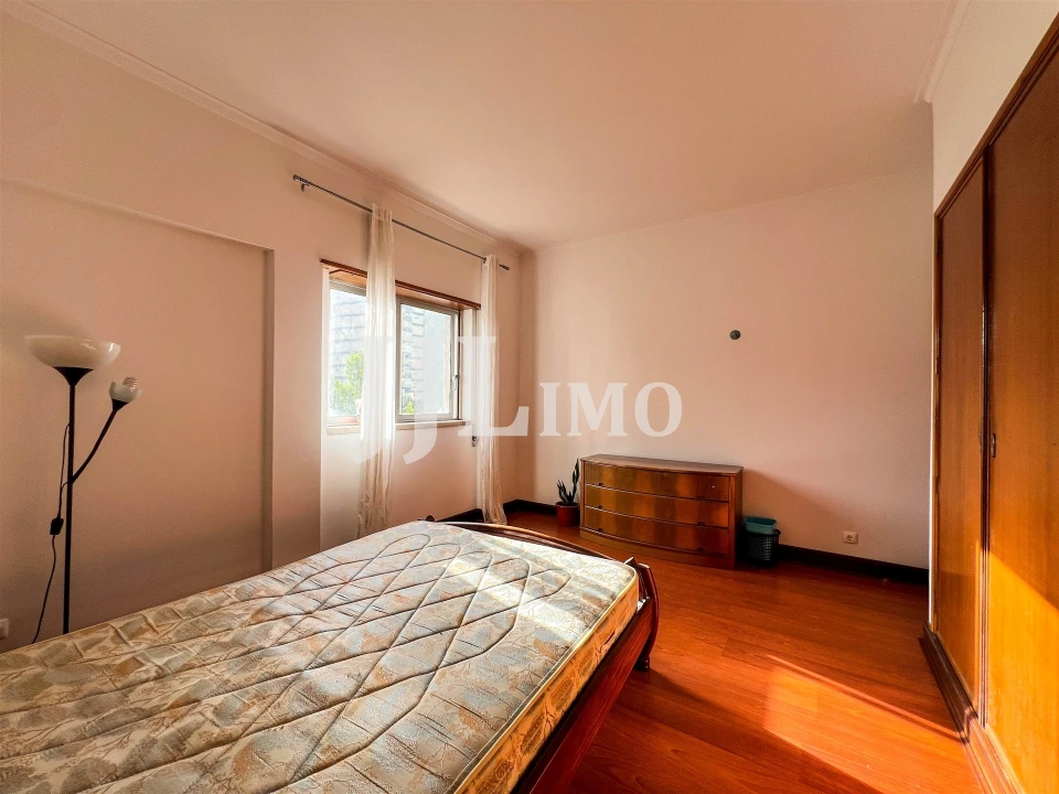 Apartamento T3 para Arrendamento em Carnaxide e Queijas Foto 13