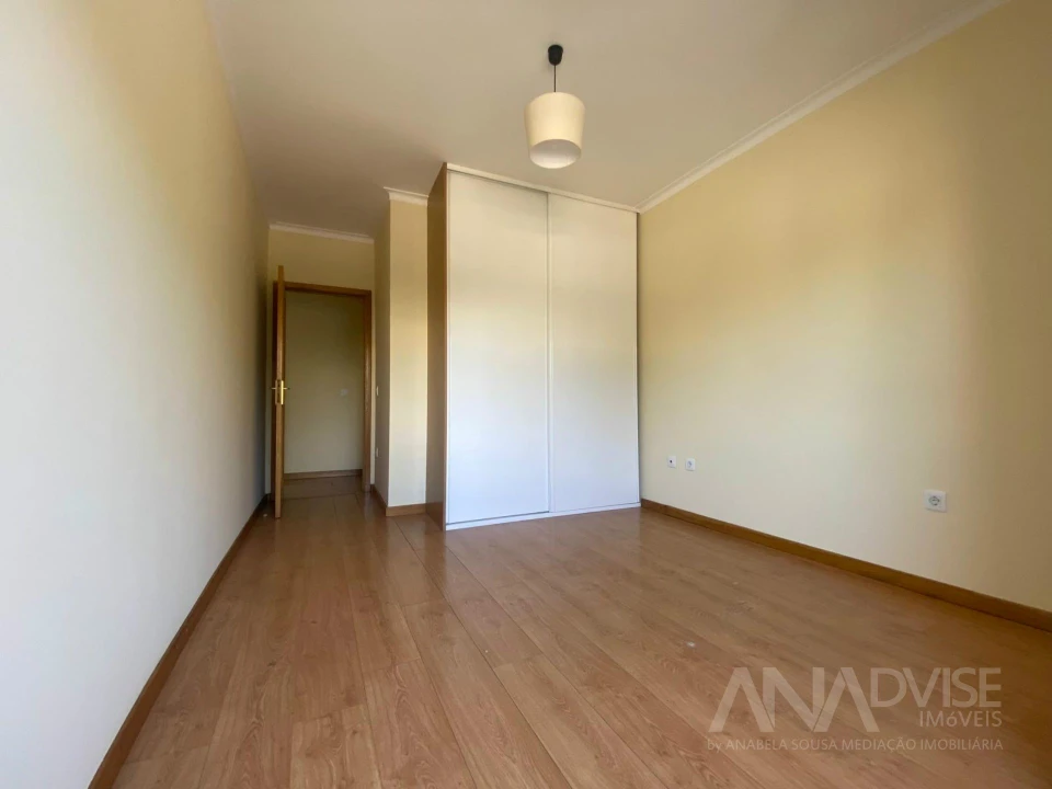Apartamento T2 para Arrendamento em Viseu Foto 7